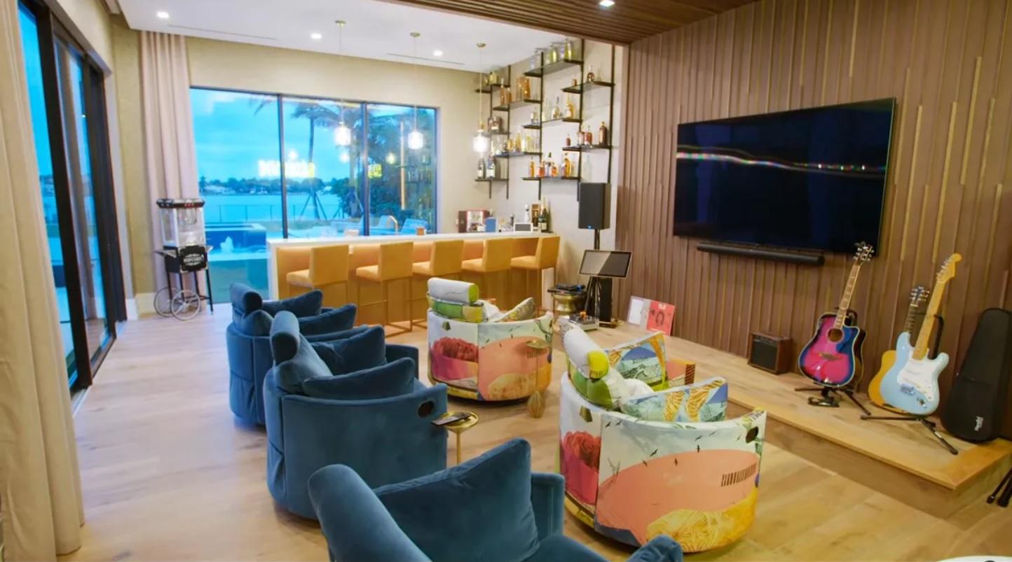 How does the best sports person on the planet furnish her home?