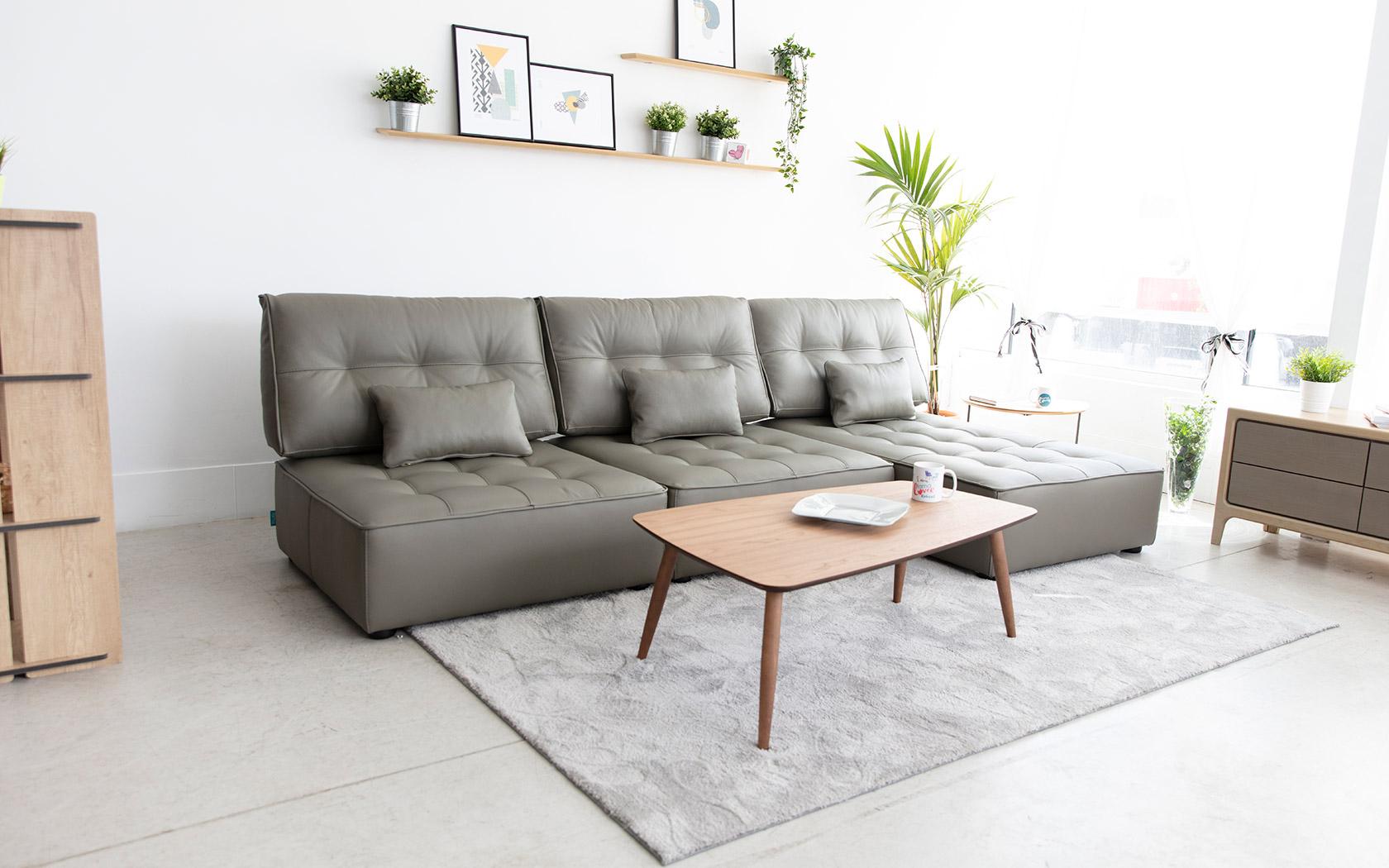 Arianne leather sofa from Fama