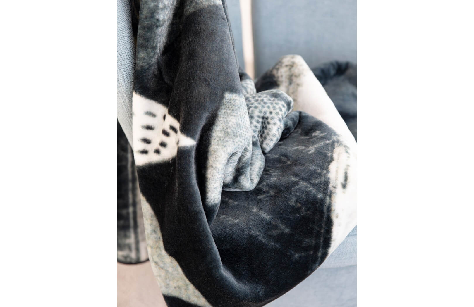 Guernica blanket from Fama