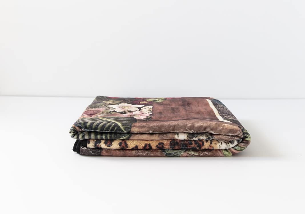 Tamarindo throw from Fama