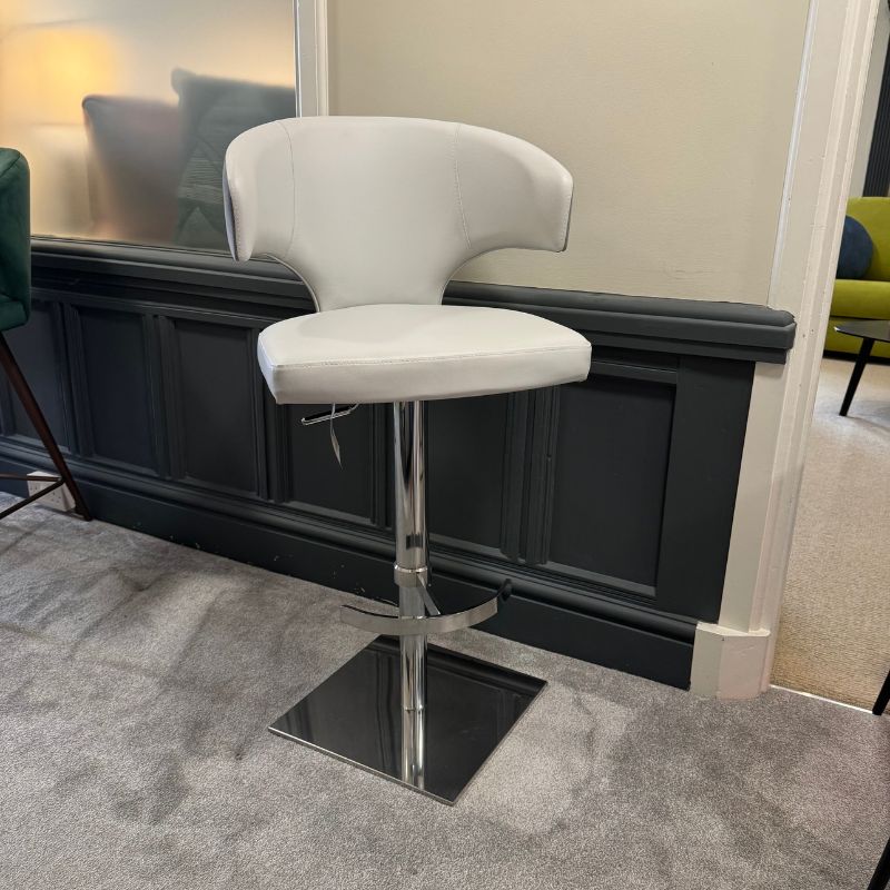 Wing Gas Lift Bar stool