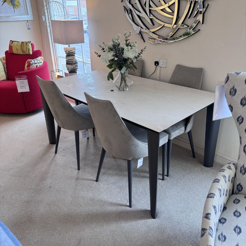 Etro Dining Table & 4 Clara Chairs